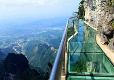 奇峰歷險(xiǎn)，游張家界天門山游記